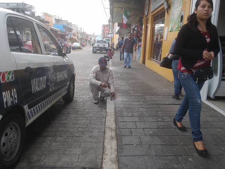 Arrancan instalación de parquímetros en Huauchinango