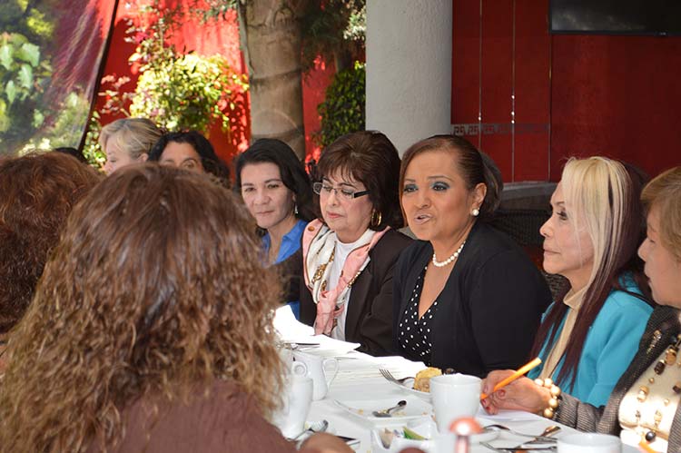Reconocen mujeres periodistas liderazgo de Parra Jiménez