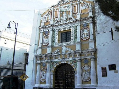 Roban trece cuadros del Templo de los Gozos de María en Puebla