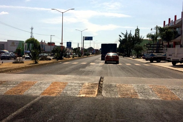 Construye San Pedro Cholula pasos peatonales en carreteras estatales