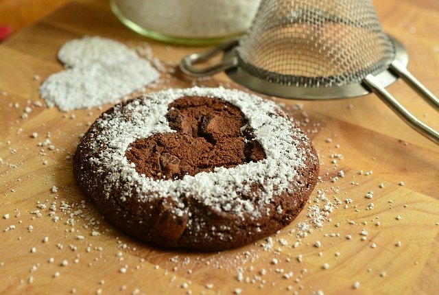 Denuncian a sujeto que drogaba mujeres con galletas