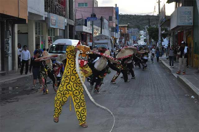 Ayuntamiento de Acatlán dio inicio a los festejos patrios