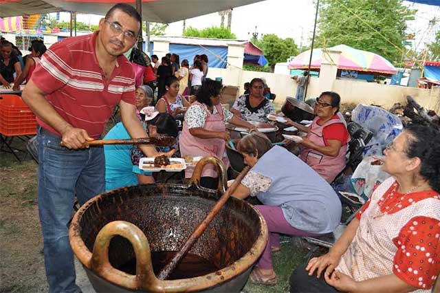 Celebran en la Mixteca fiestas patronales en honor a San Pablo y San Pedro