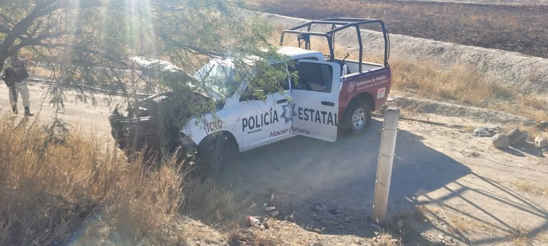 Se accidenta patrulla de la Policía Estatal en San Gabriel Chilac