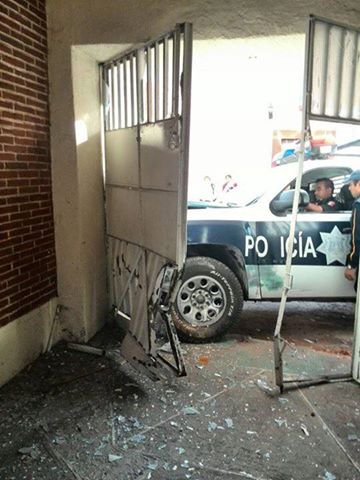 Policía se duerme y estrella patrulla en Atlixco