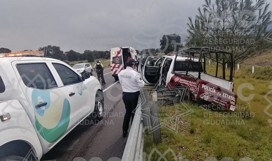 Camión choca en la Amozoc-Perote contra patrulla de la Policía Estatal