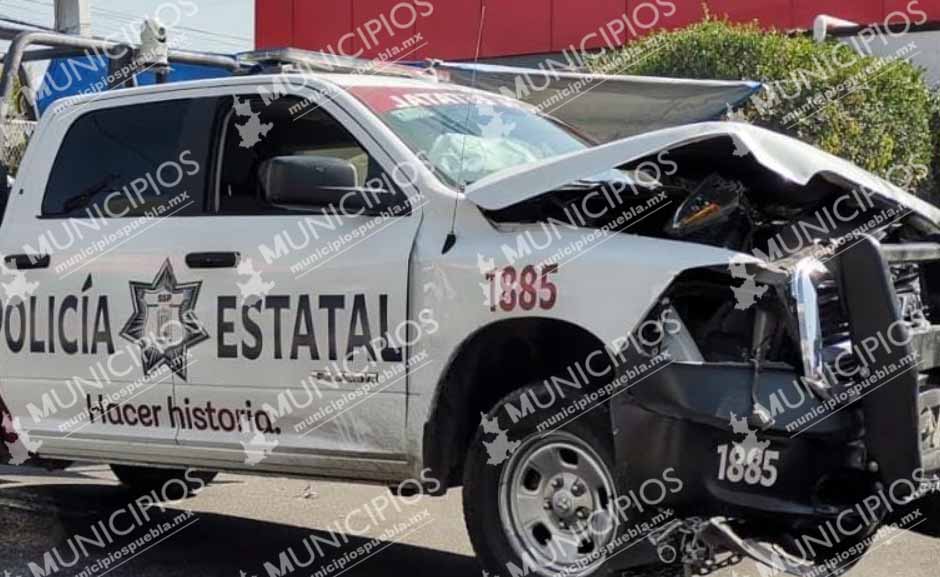 Patrulla choca y causa carambola en la colonia los Volcanes en Puebla