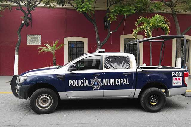 Volcadura de patrulla deja tres policías heridos en Palmar de Bravo