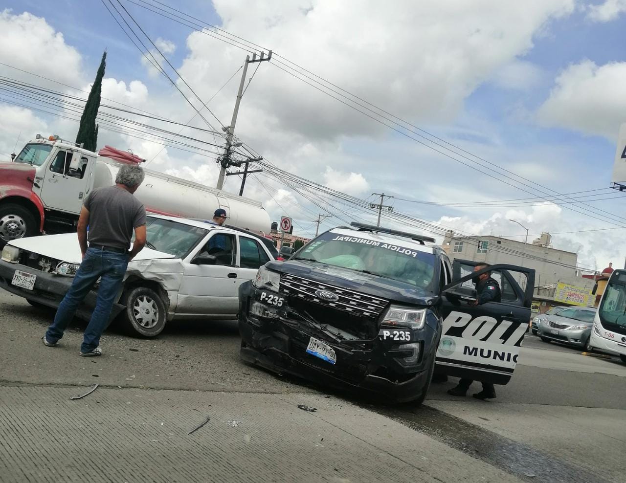 Patrulla de la SSC de Puebla choca en San Andrés Cholula