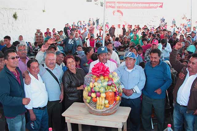 Pavimentan calle en Chalchihuapan, junta auxiliar de Ocoyucan