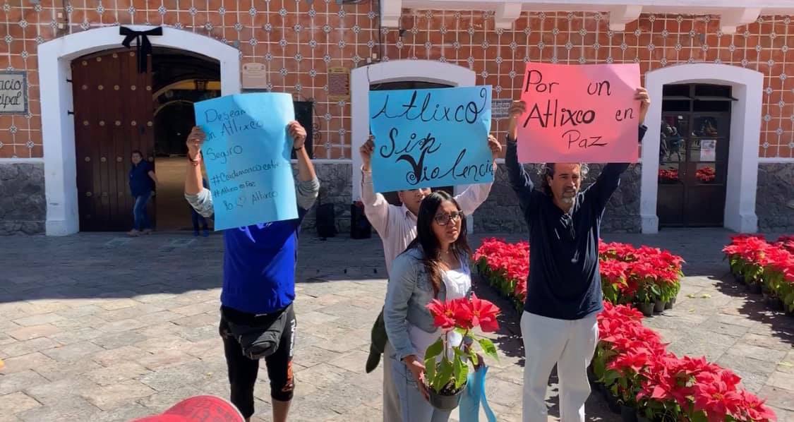 Piden paz en Atlixco con flores de Nochebuena