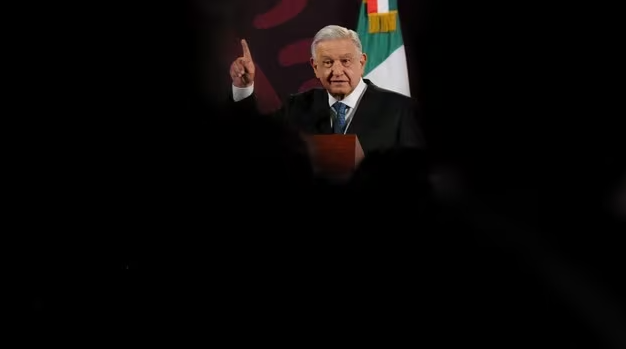 A pedazos se cae el pejeverso