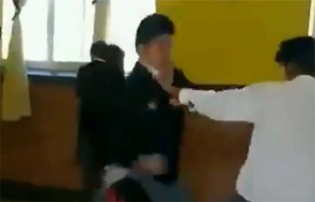 VIDEO Se hace viral pelea de estudiantes en escuela de Atlixco