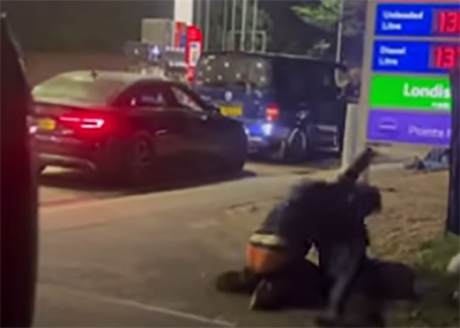 VIDEO Se van a los golpes en Inglaterra ante escasez de gasolina