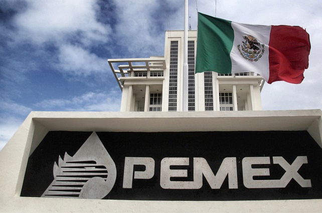 Califican Fitch con perspectiva negativa a Pemex