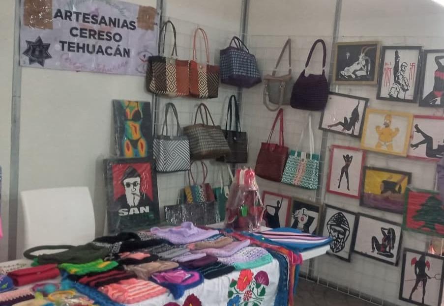 Promueven artesanías de internos del penal en Tehuacán