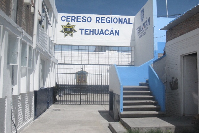 Por adeudo de Comuna, suspenden en Cereso de Tehuacán elaboración de adoquín