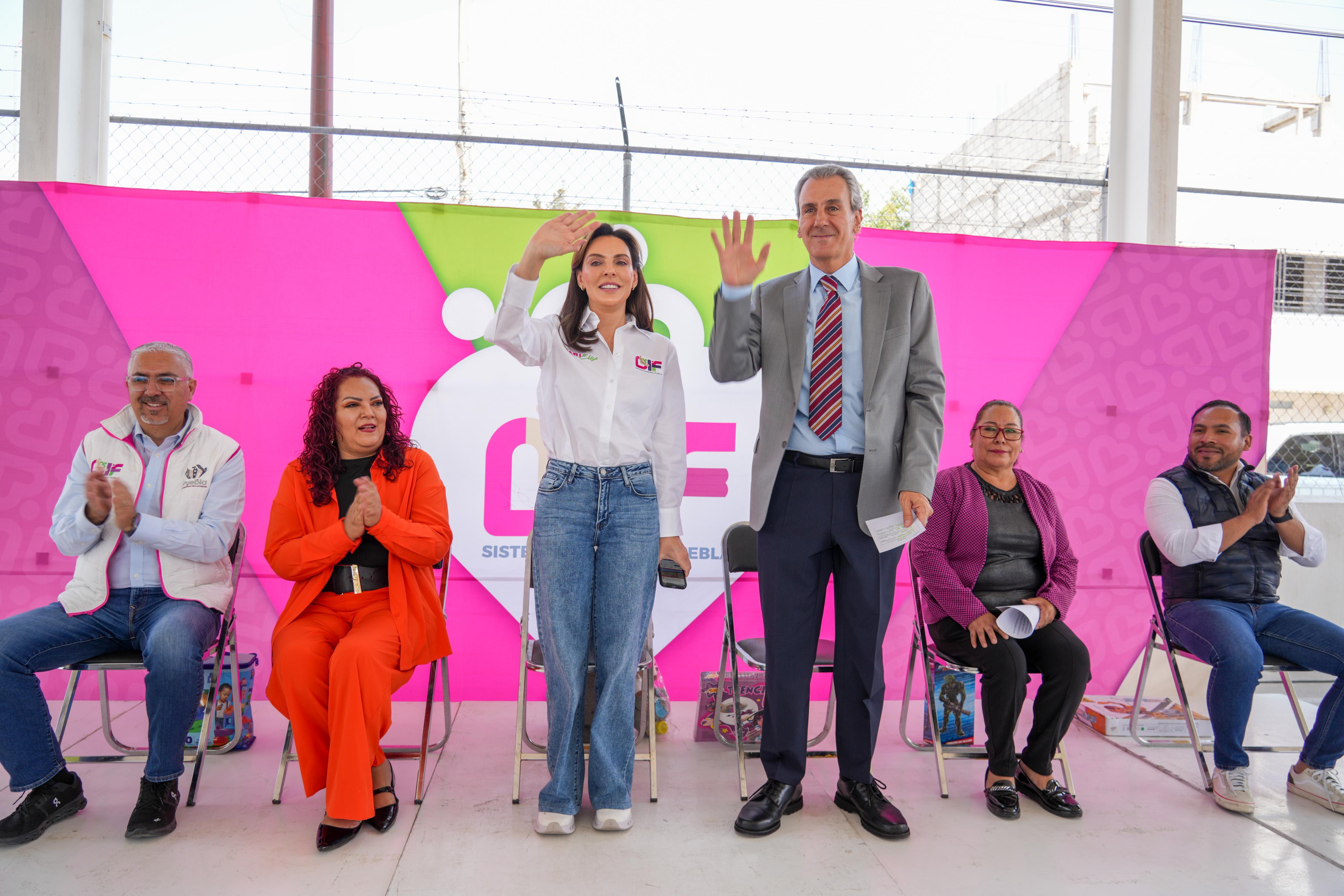 Pepe Chedraui y MariElise Budib conviven y regalan juguetes en San Ramón