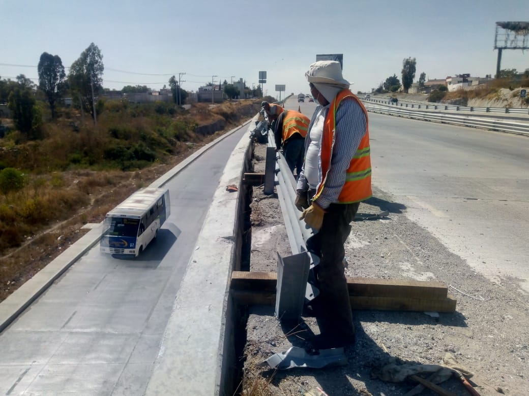 Realizan trabajos de mantenimiento en Periférico Ecológico