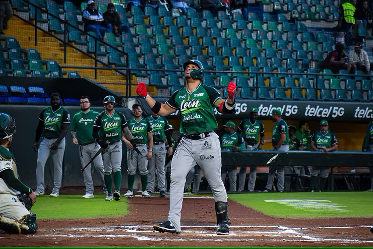 Tremenda paliza a Pericos y Bravos se queda con la serie