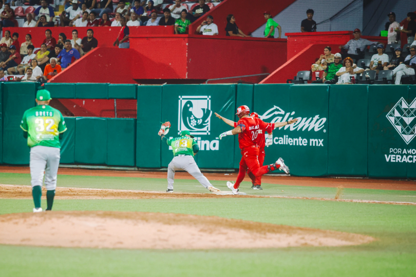 Pericos es barrido en su primera serie de temporada