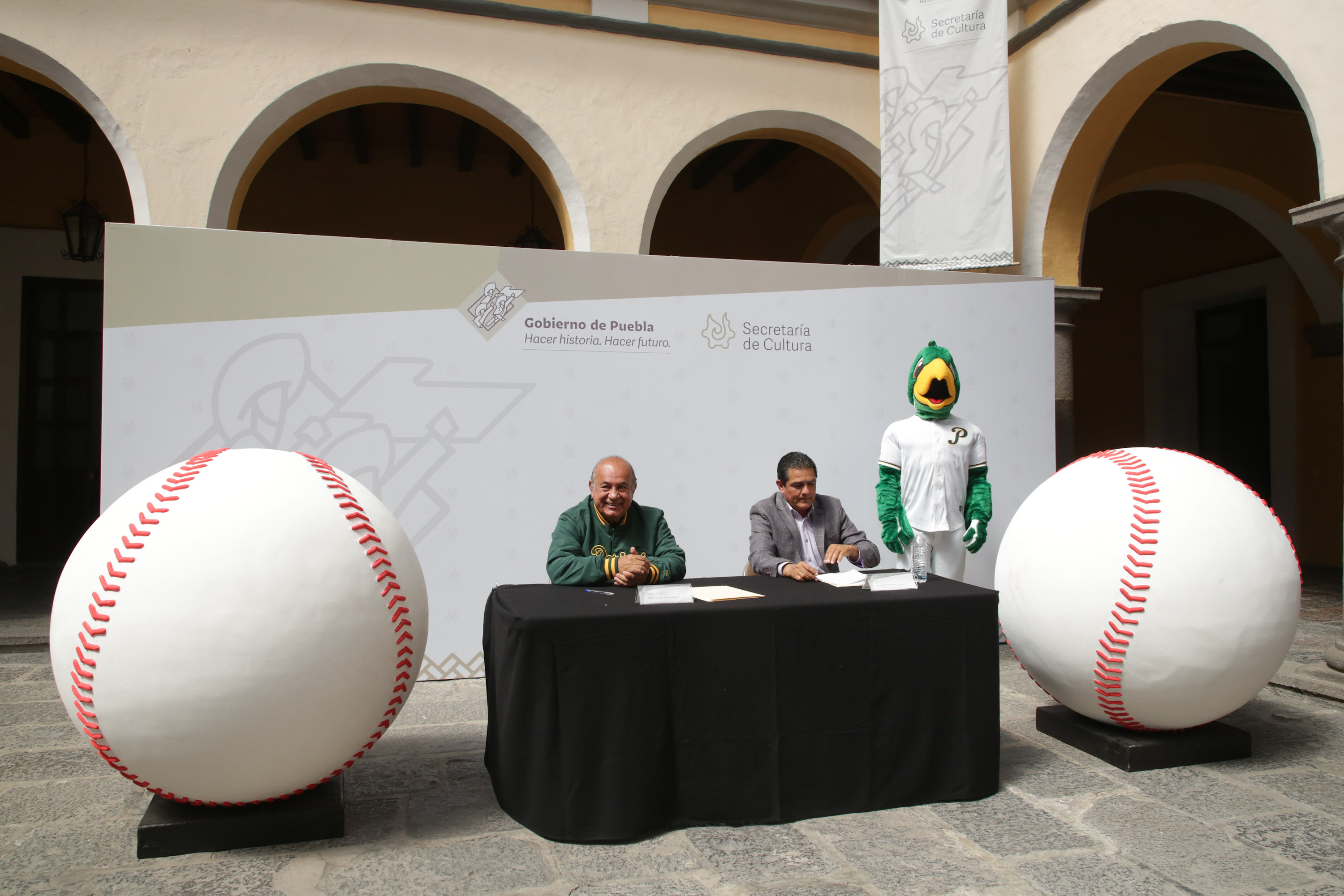 Cultura y Pericos firman convenio