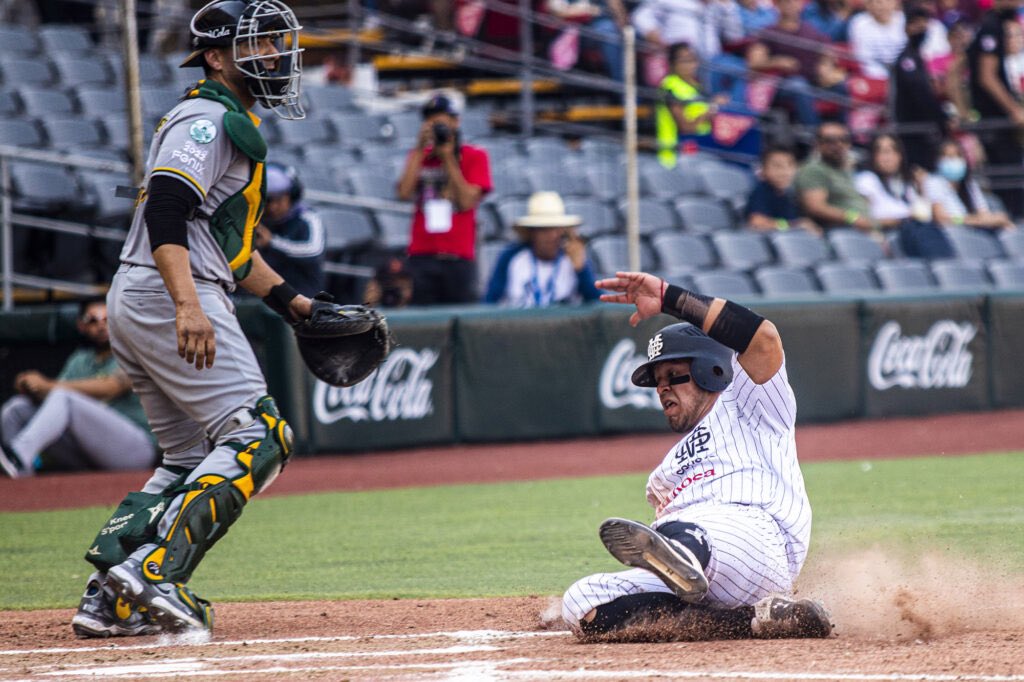 Pericos se lleva serie a base de cañonazos