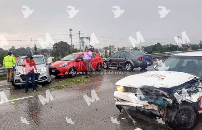 Carambola de cinco autos deja cuatro lesionados en el Periférico