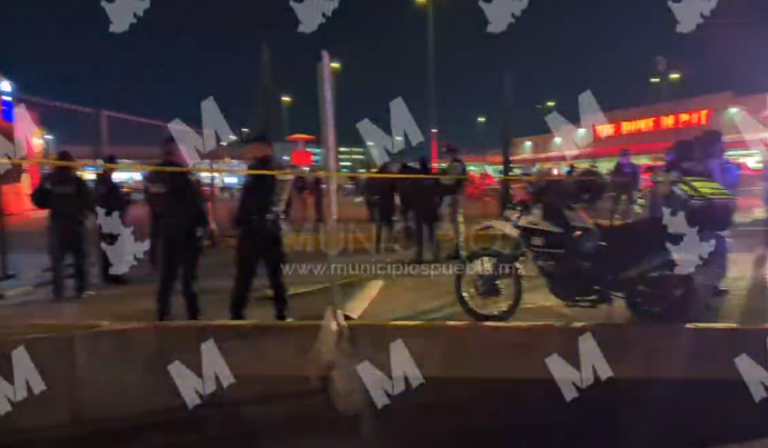 VIDEO Acribillan a un hombre en PeriPlaza de Puebla