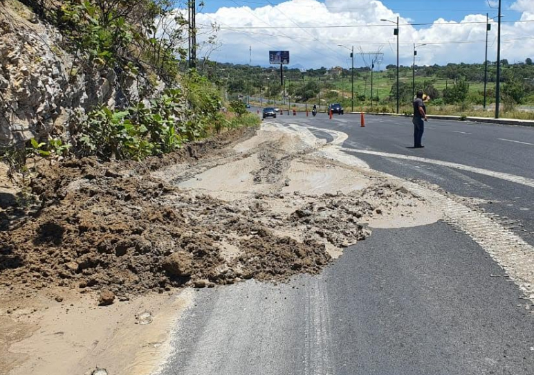 Atiende Infraestructura tres derrumbes en Periférico Ecológico