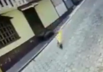 VIDEO Queman vivo a un perro en Ciudad Serdán