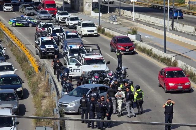 Persecución en Periférico Ecológico tras el robo de vehículo 