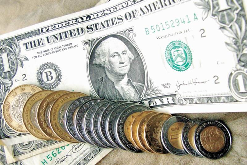 Peso mexicano pierde 1.5 por ciento en la semana frente al dólar