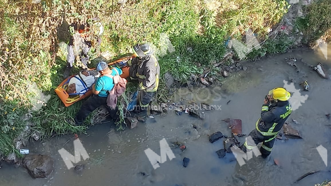 Recolector de PET cae a barranca en Xochimehuacán