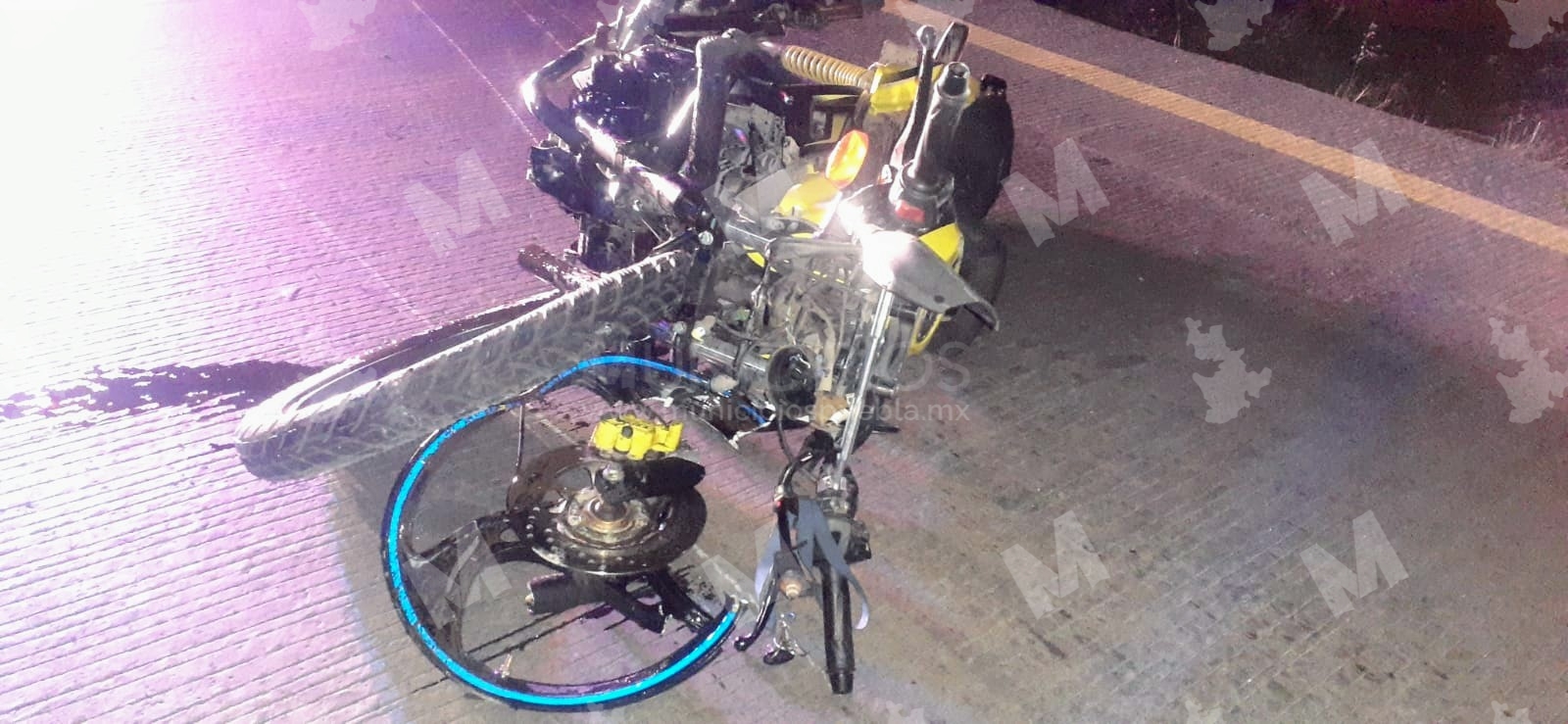 Joven en moto se mata al chocar de frente con auto en Puebla