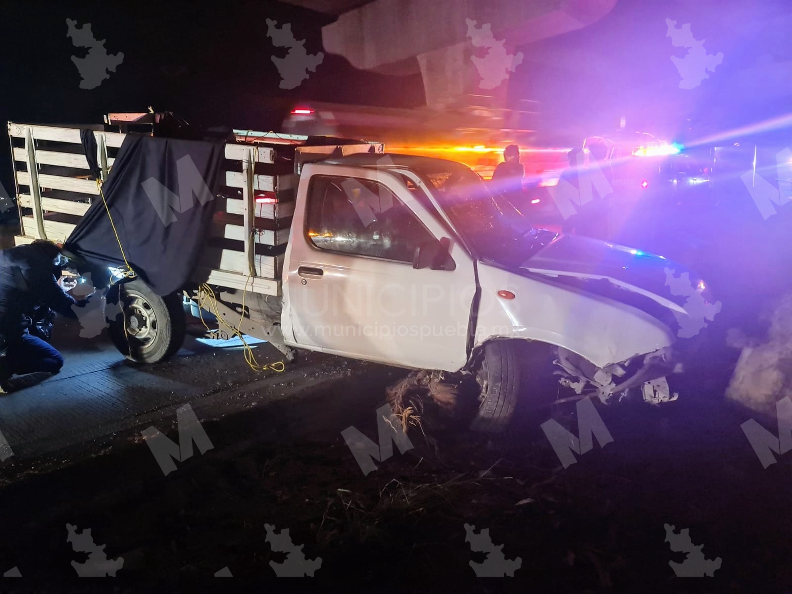 Vuelca camioneta en la México-Puebla con saldo de tres heridos