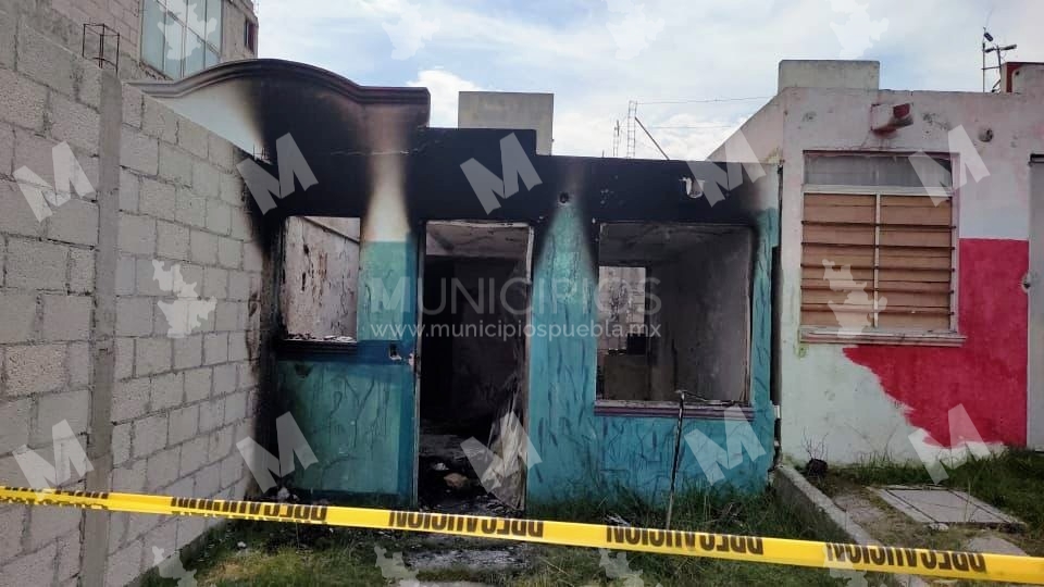 En casa incendiada, abandonan y hallan cadáver descompuesto en Puebla
