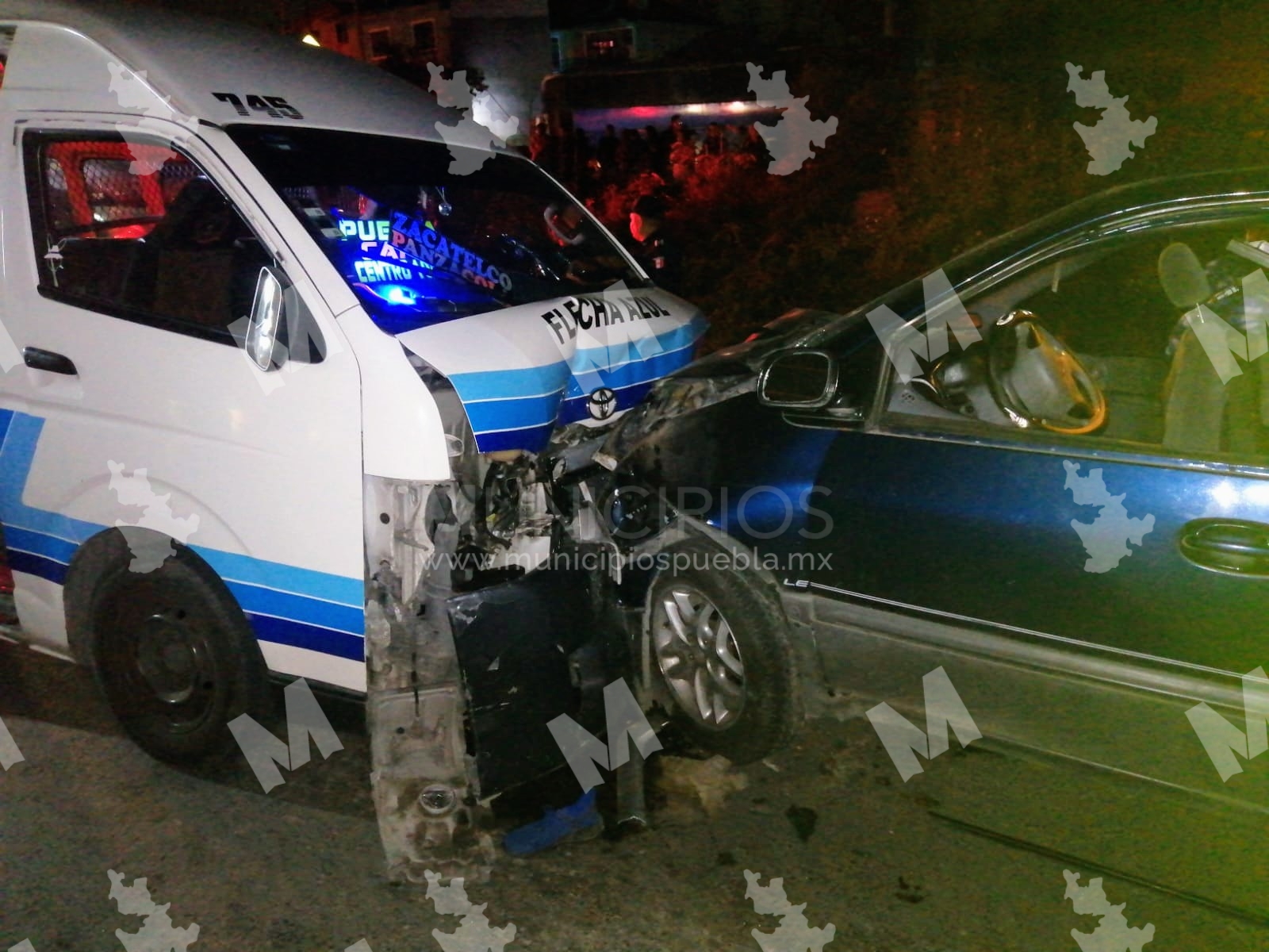 Chocan de frente ruta Flecha Azul y una camioneta en la federal Puebla-Tlaxcala