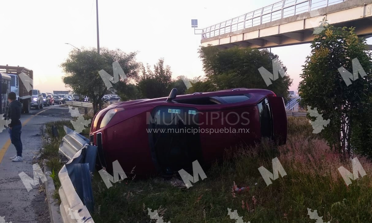 Dos percances en el Periférico dejaron un herido en Puebla capital
