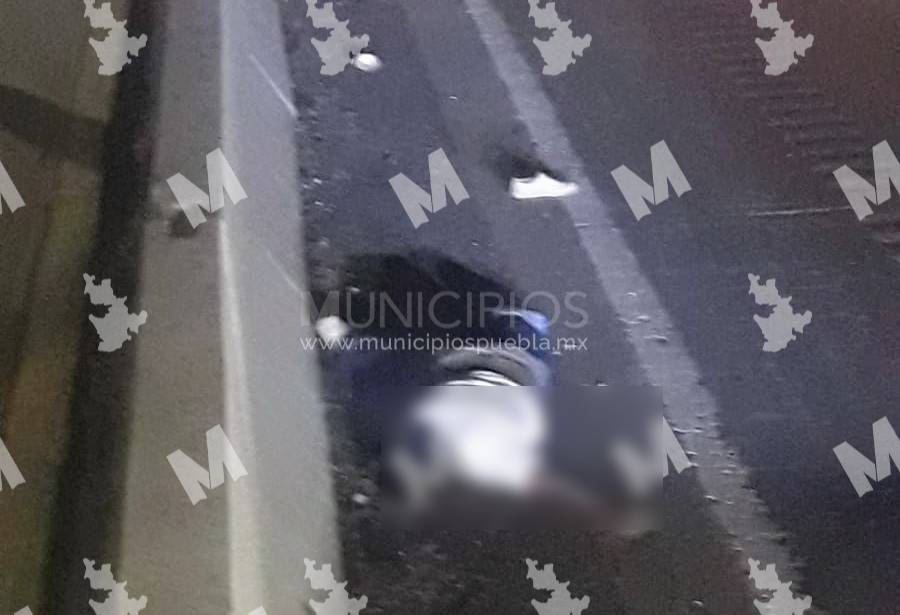 Auto embiste y mata a hombre que intentaba cruzar la México-Puebla