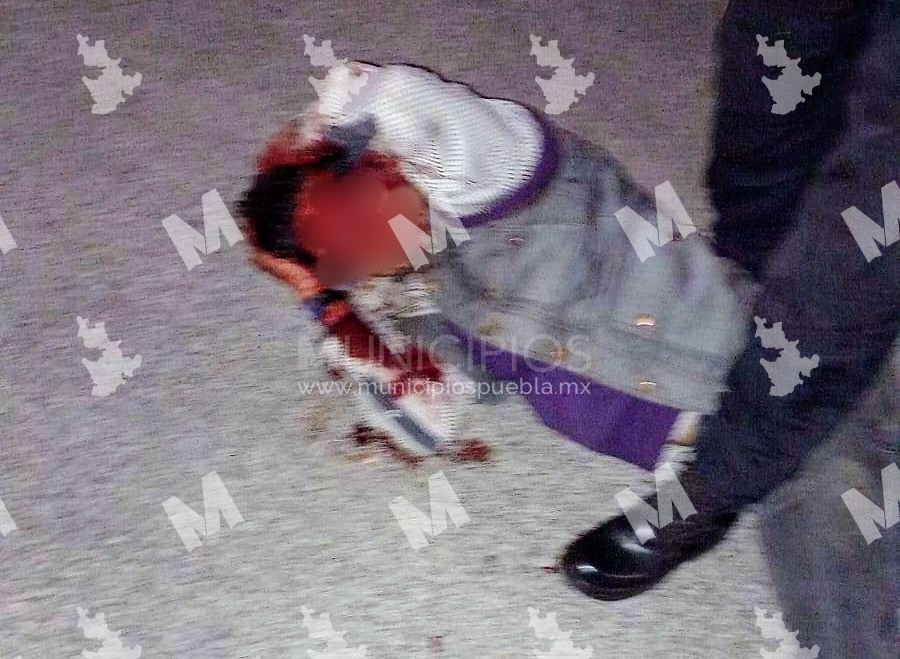Golpean a hombres por grabar a mujeres en baño de Plaza Loreto