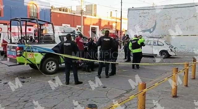 Patrulla atropella a estudiante tras chocar con auto en Analco
