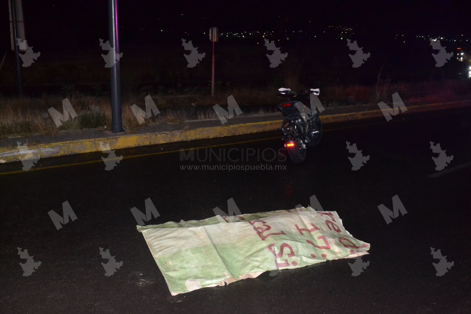 Muere motociclista impactado por combi en Periférico Ecológico