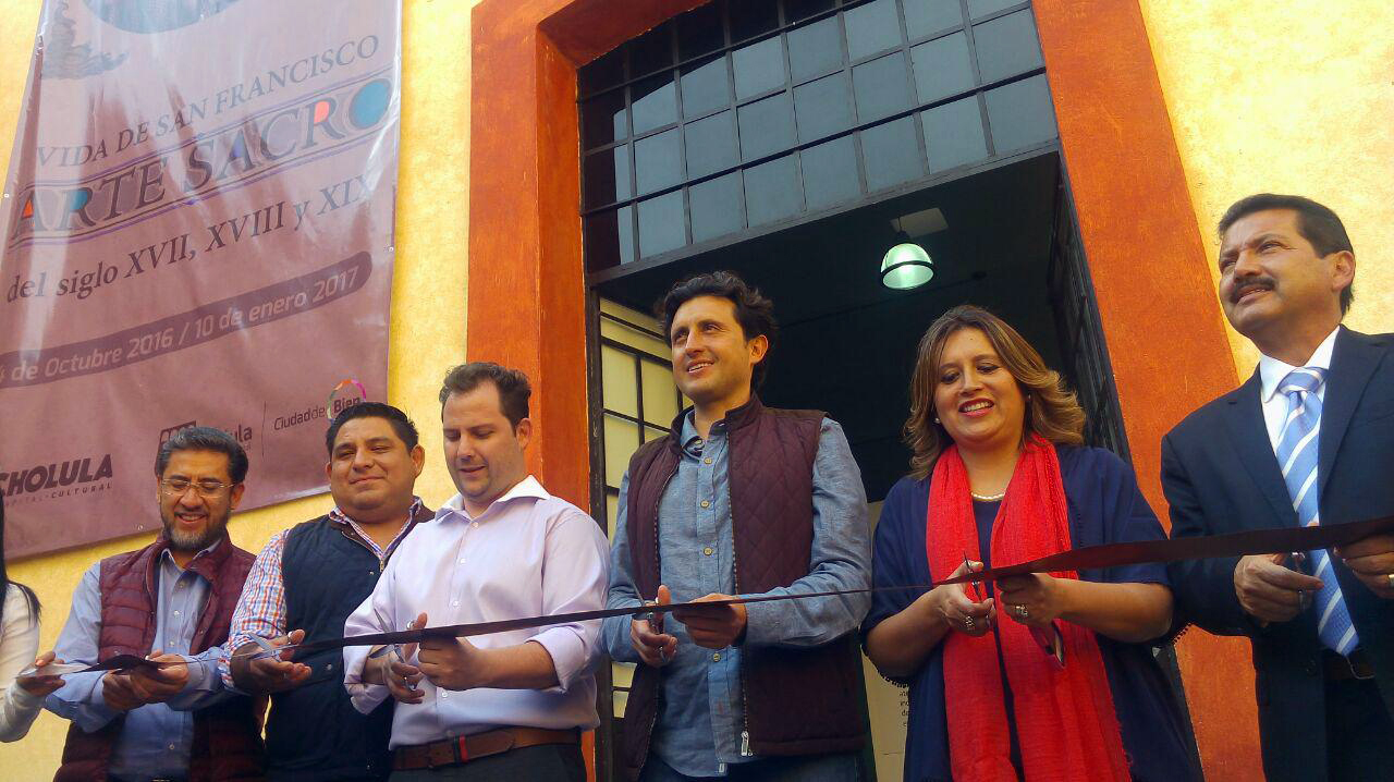 Inauguran exposición de arte sacro en Complejo Cultural de San Pedro