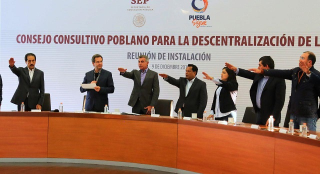 Instalan en Puebla Consejo para Descentralización de la SEP