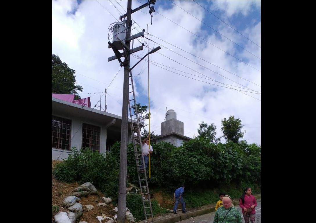 Un rayo los dejó sin electricidad durante 15 días en Juan Galindo