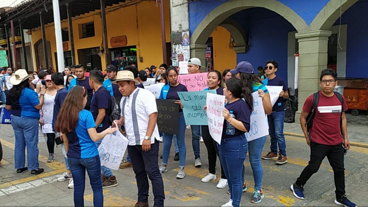 Universitarios de la BUAP en Huauchinango también se manifiestan