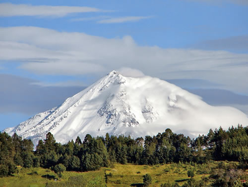 Rescatistas intentan rescatar a alpinista holandesa en el Pico de Orizaba