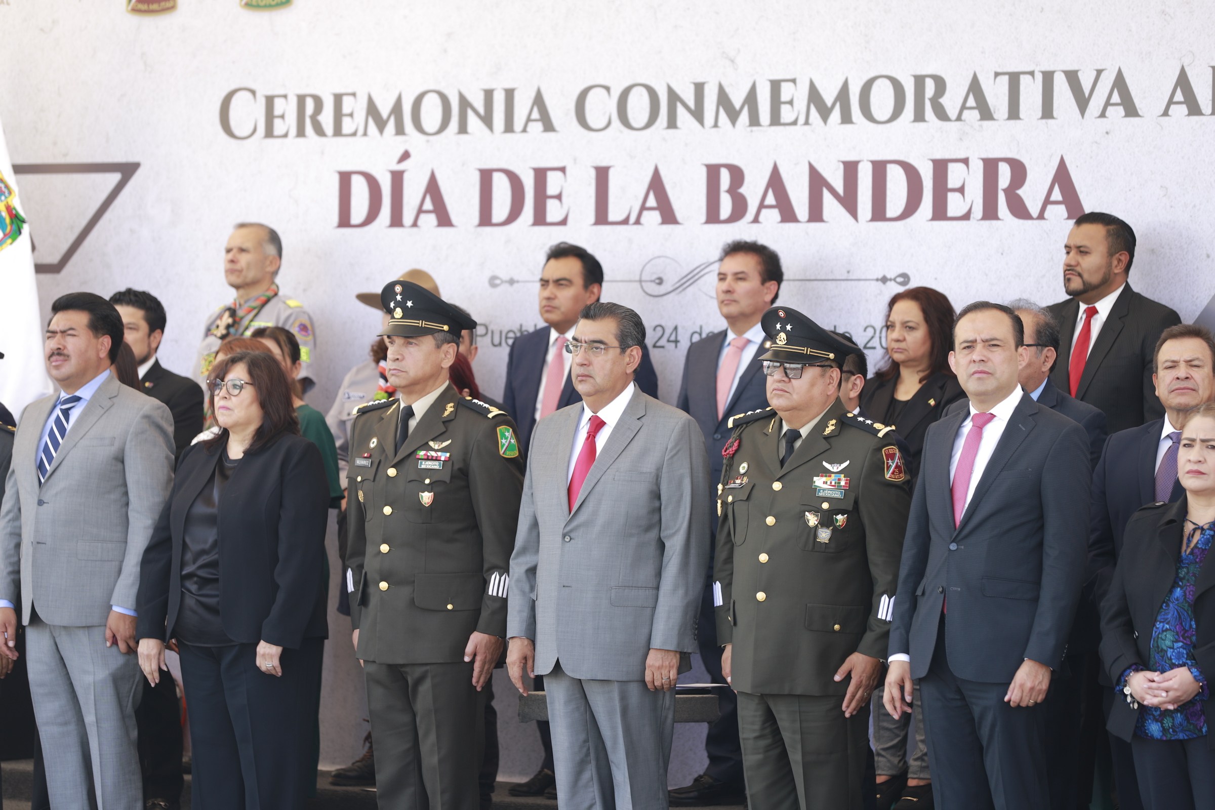 Céspedes preside ceremonia conmemorativa por el Día de la Bandera