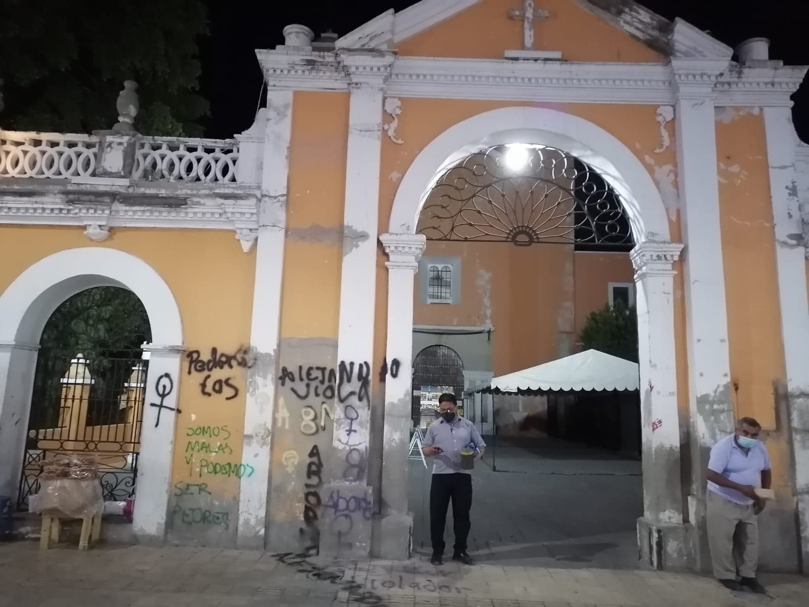 Tras daños a iglesia en marcha feminista, Obispo de Tehuacán pide respeto